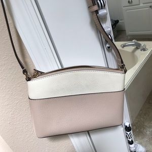 Kate spade crossbody bag, perfect for when going out and taking the essentials.